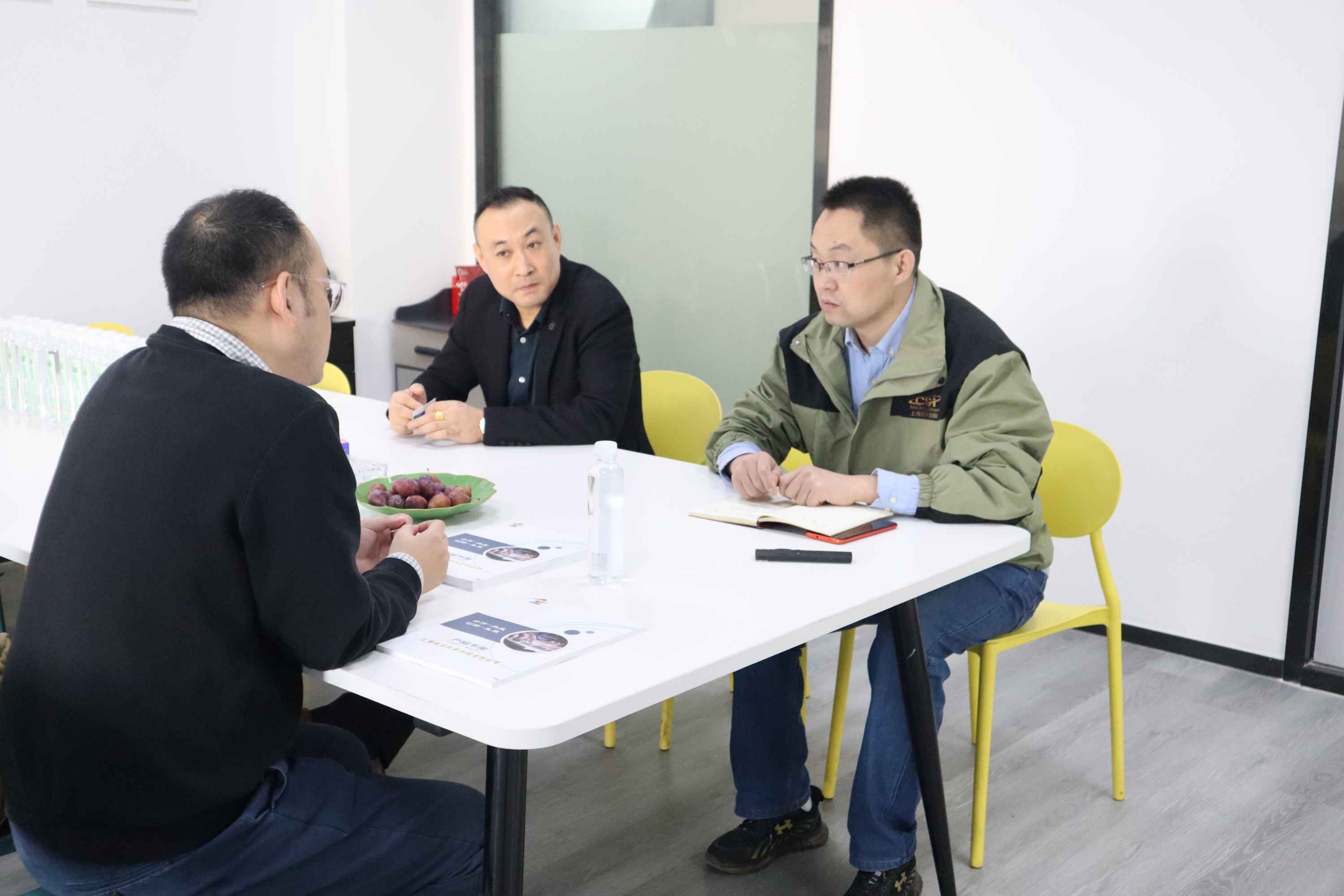 上海诚卫消防面罩抗高速粒子冲击试验机与东莞XX公司达成深度交流合作